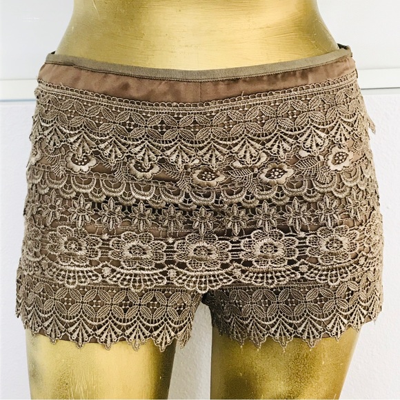SAN SOUCI Champagne Golden Scalloped LACE SHORTS NWOT Small - Picture 7 of 8